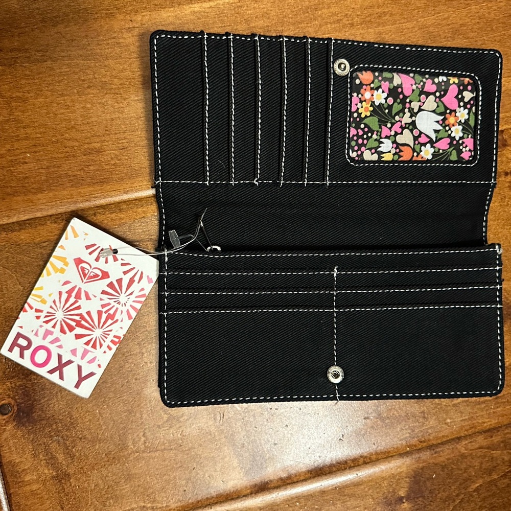 Roxy Black Bi-Fold Wallet NWT - Picture 2 of 3